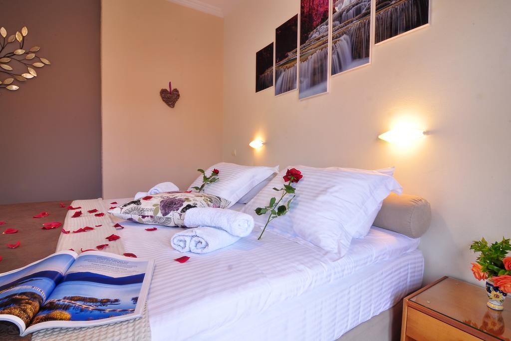 Rolandos Apartments Агиос-Гордиос Экстерьер фото
