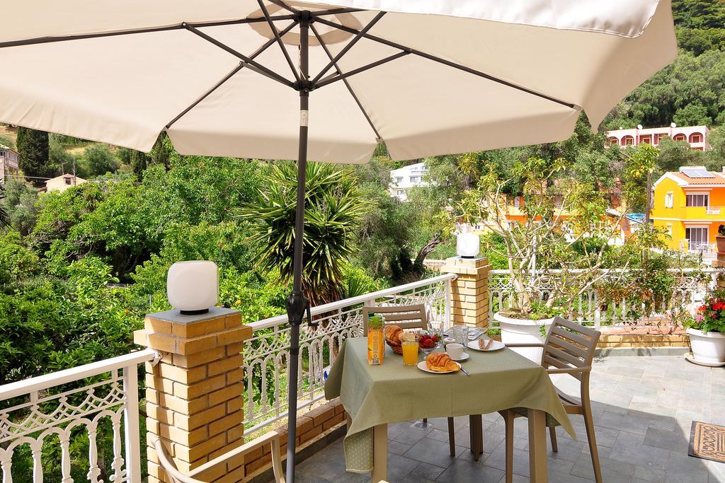 Rolandos Apartments Агиос-Гордиос Экстерьер фото