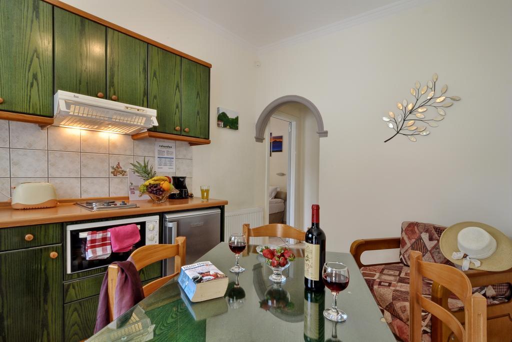 Rolandos Apartments Агиос-Гордиос Экстерьер фото