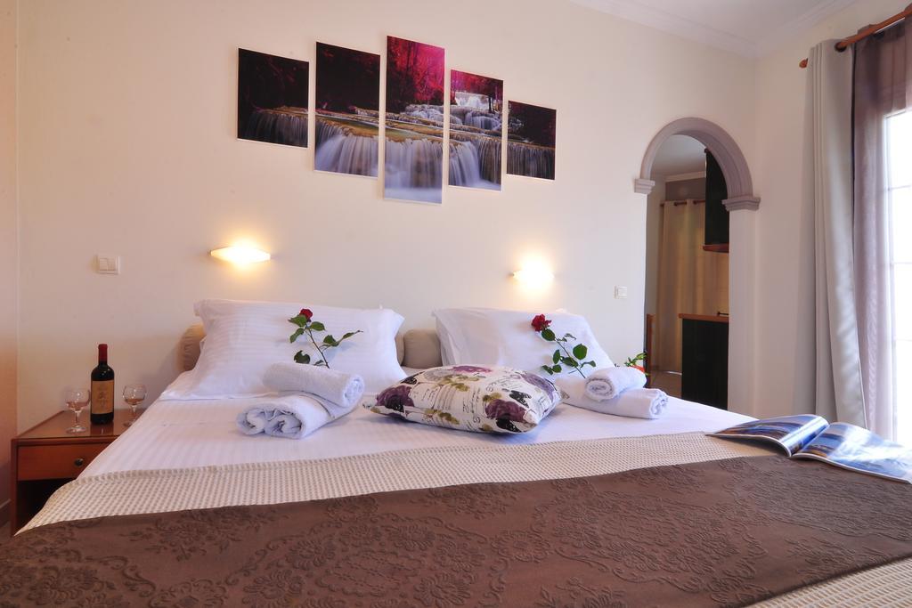 Rolandos Apartments Агиос-Гордиос Экстерьер фото