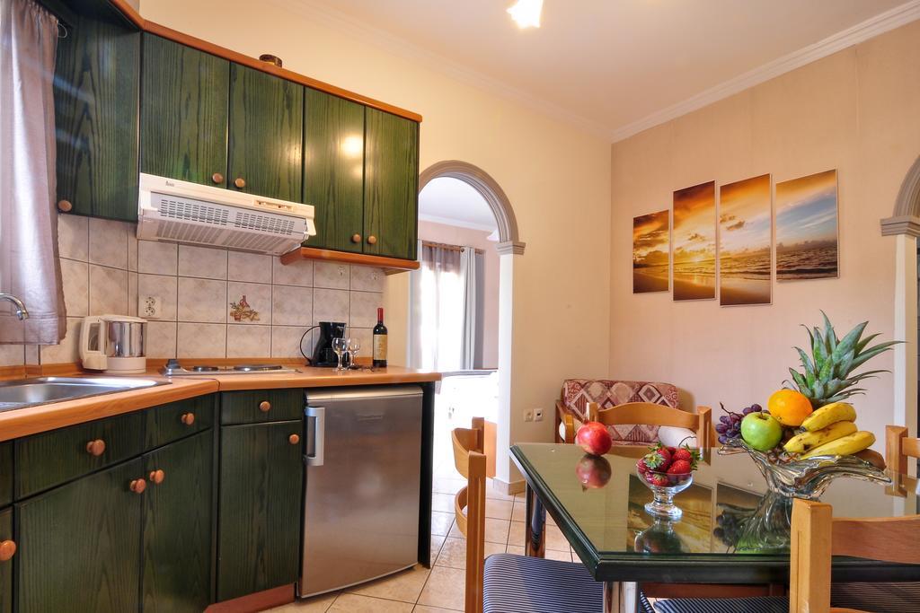 Rolandos Apartments Агиос-Гордиос Экстерьер фото