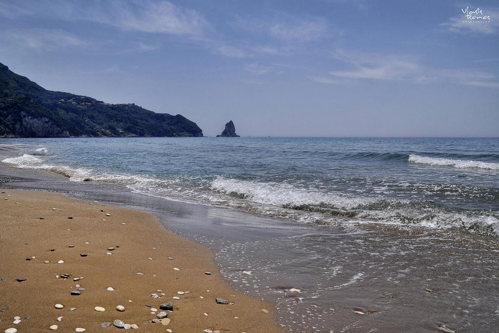 Rolandos Apartments Агиос-Гордиос Экстерьер фото