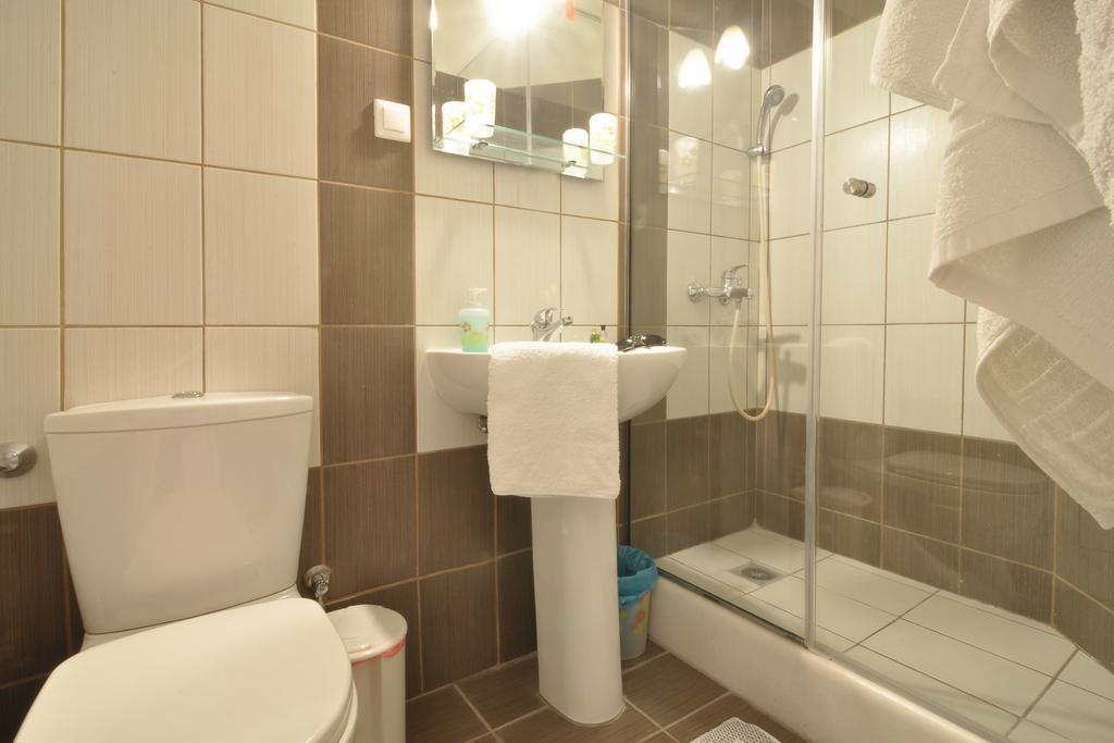 Rolandos Apartments Агиос-Гордиос Экстерьер фото