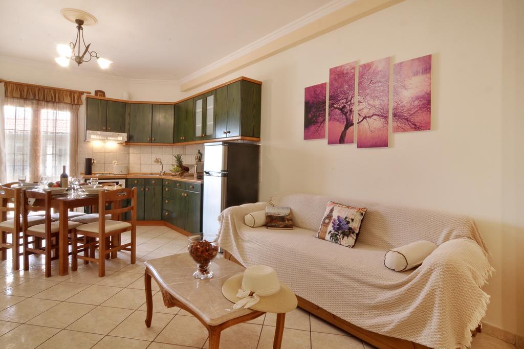 Rolandos Apartments Агиос-Гордиос Экстерьер фото